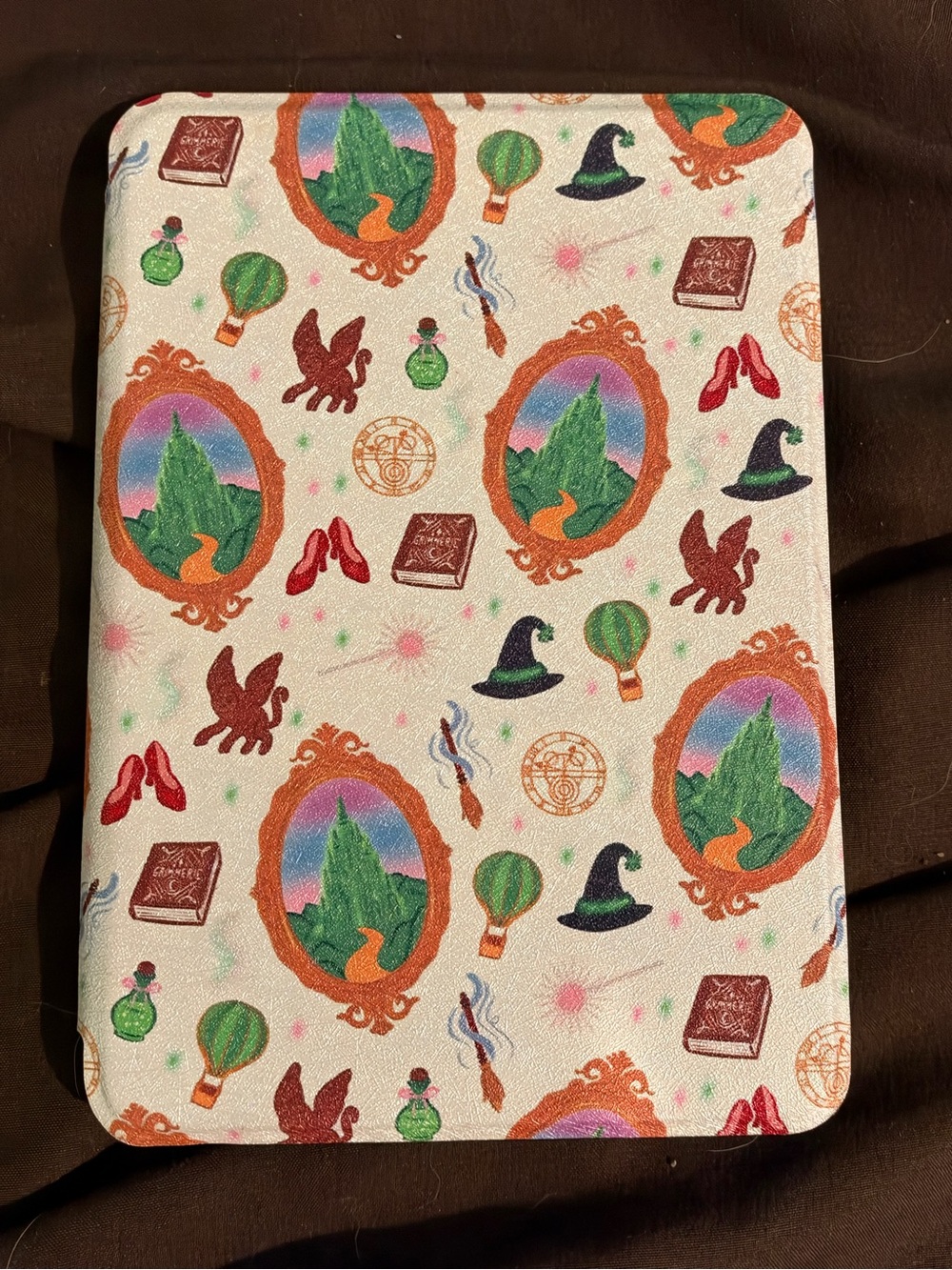 Enchanted City magnetic kindle case